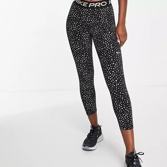 Nike Pro Cropped Training Dri-FIT Spotted Leggings - Black - Picture 1 of 3